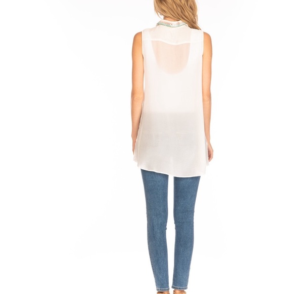 Mahila Oasis Button Front Top - Picture 2 of 2